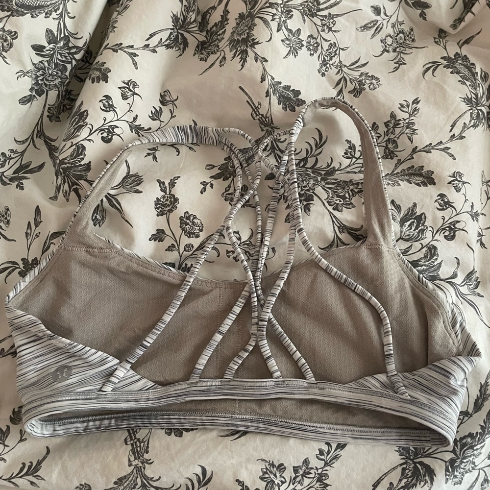 Lululemon sports bra